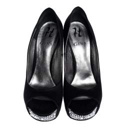 Pre Owned حذاء كعب عالي جينا مزخرف كريستال و كعب روكي و مقدمة مفتوحة و نعل سميك ساتان أسود مقاس 38.5