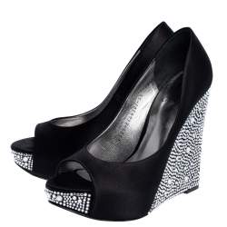 Pre Owned حذاء كعب عالي جينا مزخرف كريستال و كعب روكي و مقدمة مفتوحة و نعل سميك ساتان أسود مقاس 38.5