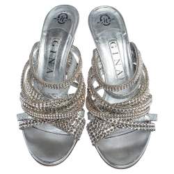 مملوكة مسبقًا صندل جينا سيور جلد زخرفة كريستال فضى مقاس 39