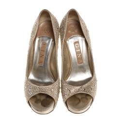 مملوكة مسبقًا حذاء كعب عالي جينا نعل سميك ساتان مزخرف كريستال وجلد ذهبي مقاس 38