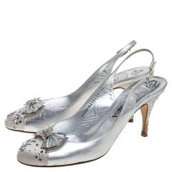 مملوكة مسبقًا Gina Metallic Silver Leather And Satin Crystal Embellished Bow Slingback Sandals Size 40.5