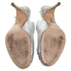 مملوكة مسبقًا Gina Metallic Silver Leather And Satin Crystal Embellished Bow Slingback Sandals Size 40.5