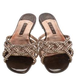 Pre Owned حذاء سلايد جينا فلات زخرفة كريستال جلد لامع بنى داكن مقاس 40