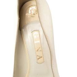 Pre Owned حذاء كعب عالى جينا مقدمة مدببة ساتان أبيض مقاس 38.5