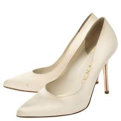 Pre Owned حذاء كعب عالى جينا مقدمة مدببة ساتان أبيض مقاس 38.5