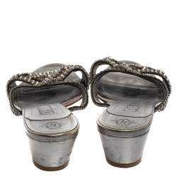 Pre Owned صندل جينا جلد فضي مزخرف كريستال مقاس 38