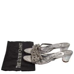 Pre Owned صندل جينا جلد فضي مزخرف كريستال مقاس 38