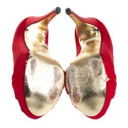 مملوكة مسبقًا حذاء كعب عالي جينا ساتان أحمر نعل سميك مقاس 37.5