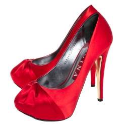 مملوكة مسبقًا حذاء كعب عالي جينا ساتان أحمر نعل سميك مقاس 37.5