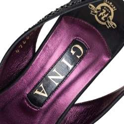 مملوكة مسبقًا صندل جينا جلد أسود مزخرف كريستال بحزام للكاحل مقاس 38