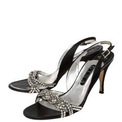 مملوكة مسبقًا صندل جينا ساتان أسود مزخرف كريستال بحزام للكاحل مقاس 39.5