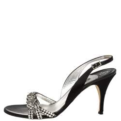 مملوكة مسبقًا صندل جينا ساتان أسود مزخرف كريستال بحزام للكاحل مقاس 39.5