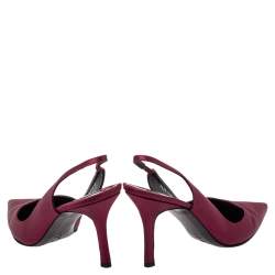 مملوكة مسبقًا حذاء كعب عالي جينا ساتان عنابي مقدمة مدببة بحزام للكاحل مقاس 41