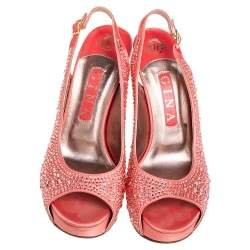 Pre Owned صندل جينا ساتان خوخي مزخرف كريستال مقدمة مفتوحة نعل سميك مقاس 38.5