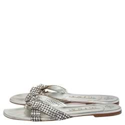 Pre Owned صندل سلايد جينا جلد فضي مزخرف كريستال مقاس 39