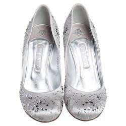 مملوكة مسبقًا Gina Silver Satin Audrey Crystal Embellished Pumps Size 40.5