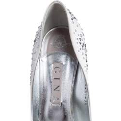 مملوكة مسبقًا Gina Silver Satin Audrey Crystal Embellished Pumps Size 40.5