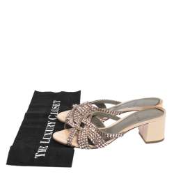 مملوكة مسبقًا صندل جينا دكسي جلد لامع بيج مقاس 36.5