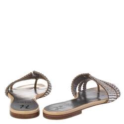 Pre Owned صندل فلات جينا لورين جلد لامع بيج مزخرف بالكريستال مقاس 37.5 