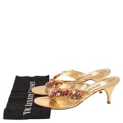 Pre Owned صندل سلايد جينا جلد ذهبي مزخرف كريستال مقاس 39.5