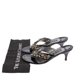 Pre Owned صندل سلايد جينا جلد لامع أسود مزخرف كريستال مقاس 39.5