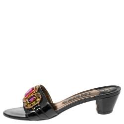 Pre Owned صندل سلايد جينا جلد أسود لامع مزخرف كريستال مقاس 38