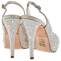 Pre Owned صندل جينا فتحة كعب مقدمة مفتوحة نعل سميك مزخرف كريستال ساتان فضي مقاس 39