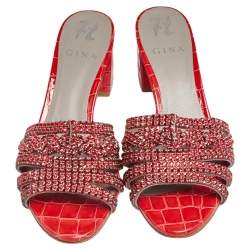 Pre Owned صندل سلايد جينا كعب عريض زخرفة كريستال روديو جلد لامع نقش تمساح أحمر مقاس 38