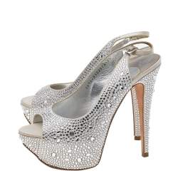 Pre Owned صندل جينا ساتان فضي مزخرف كريستال مقدمة مفتوحة نعل سميك بحزام للكاحل مقاس 38.5