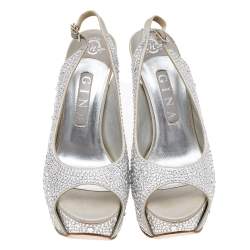 Pre Owned صندل جينا ساتان فضي مزخرف كريستال مقدمة مفتوحة نعل سميك بحزام للكاحل مقاس 38.5