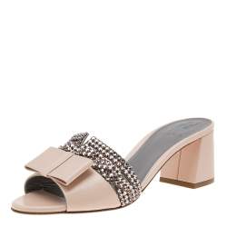 Pre Owned صندل سلايد جينا جلد بيج مزخرف كريستال مزين فيونكة مقاس 40.5