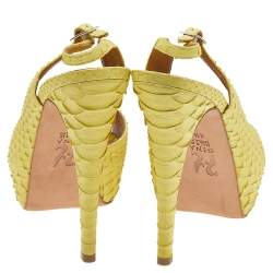 مملوكة مسبقًا صندل جينا جلد ثعبان أصفر فتحة كعب ونعل سميك مقدمة مفتوحة مقاس 37.5