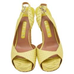 مملوكة مسبقًا صندل جينا جلد ثعبان أصفر فتحة كعب ونعل سميك مقدمة مفتوحة مقاس 37.5