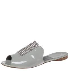 Pre Owned صندل سلايد جينا جلد لامع رصاصي مزخرف كريستال مقاس 39.5