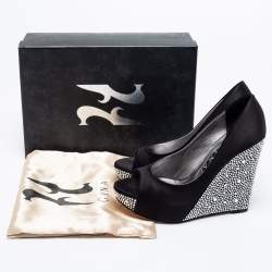 Pre Owned حذاء كعب عالي جينا بيل ساتان أسود مزخرف كريستال كعب روكي مقدمة مفتوحة مقاس 39