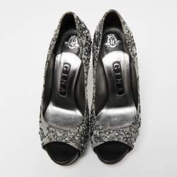 مملوكة مسبقًا Gina Grey/Black Lace Crystal Embellished Open Peep Platform Pumps Size 37