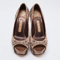 Pre Owned حذاء كعب عالي جينا ساتان بني فاتح مزخرف كريستال مقدمة مفتوحة نعل سميك مقاس 36.5