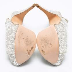 Pre Owned صندل جينا ساتان مزخرف كريستال رصاصي فتحة كعب نعل سميك مقدمة مفتوحة مقاس 38.5