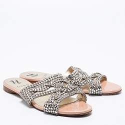 مملوكة مسبقًا حذاء سلايد فلات جينا جلد فضي/وردي مزخرف كريستال مقاس 37.5