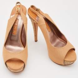 مملوكة مسبقًا صندل جينا ساتان بيج مزخرف كريستال مقدمة مفتوحة فتحة كعب نعل سميك مقاس 40