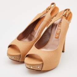 مملوكة مسبقًا صندل جينا ساتان بيج مزخرف كريستال مقدمة مفتوحة فتحة كعب نعل سميك مقاس 40