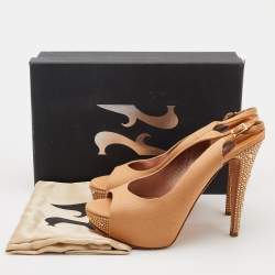 مملوكة مسبقًا صندل جينا ساتان بيج مزخرف كريستال مقدمة مفتوحة فتحة كعب نعل سميك مقاس 40