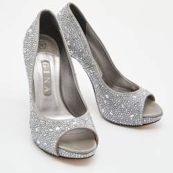 مملوكة مسبقًا Gina Silver Satin Crystal Embellished Peep Toe Platform Pumps Size 38