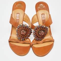 Pre Owned صندل جينا بإصبع ساتان أسود مزخرف بالكريستال مقاس 38