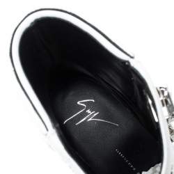 مملوكة مسبقًا بوت كاحل جوسيبي زانوتي جلد أبيض مبطن مقاس 38.5