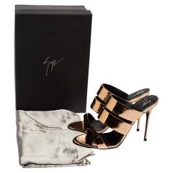 Pre Owned صندل جوسيبي زانوتي سلايدز جلد ذهبي ميتاليك مقاس 38