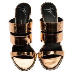 Pre Owned صندل جوسيبي زانوتي سلايدز جلد ذهبي ميتاليك مقاس 38