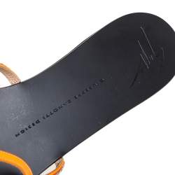 مملوكة مسبقًا صندل فلات جوسيبي زانوتي سيور رفيعة مزخرفة ستراس جلد برتقالي مقاس 40 