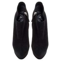 مملوكة مسبقًا Giuseppe Zanotti Black Suede Booties Size 35