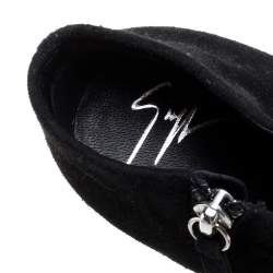 مملوكة مسبقًا Giuseppe Zanotti Black Suede Booties Size 35